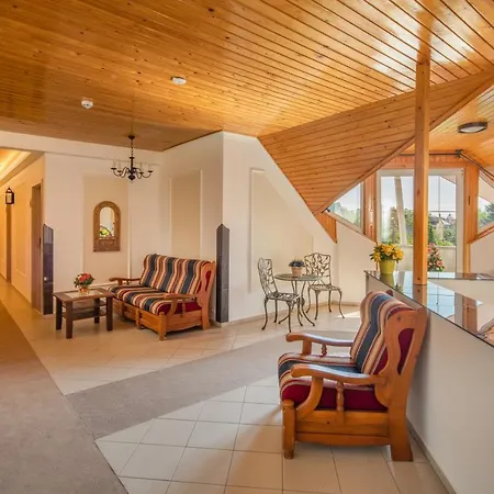 Admiral Family Bed and Breakfast 4*