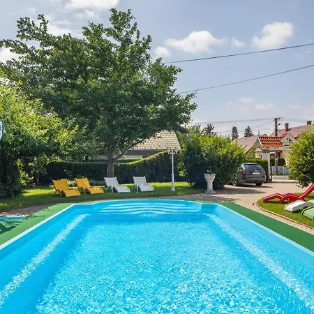 Admiral Family Bed & Breakfast 4*